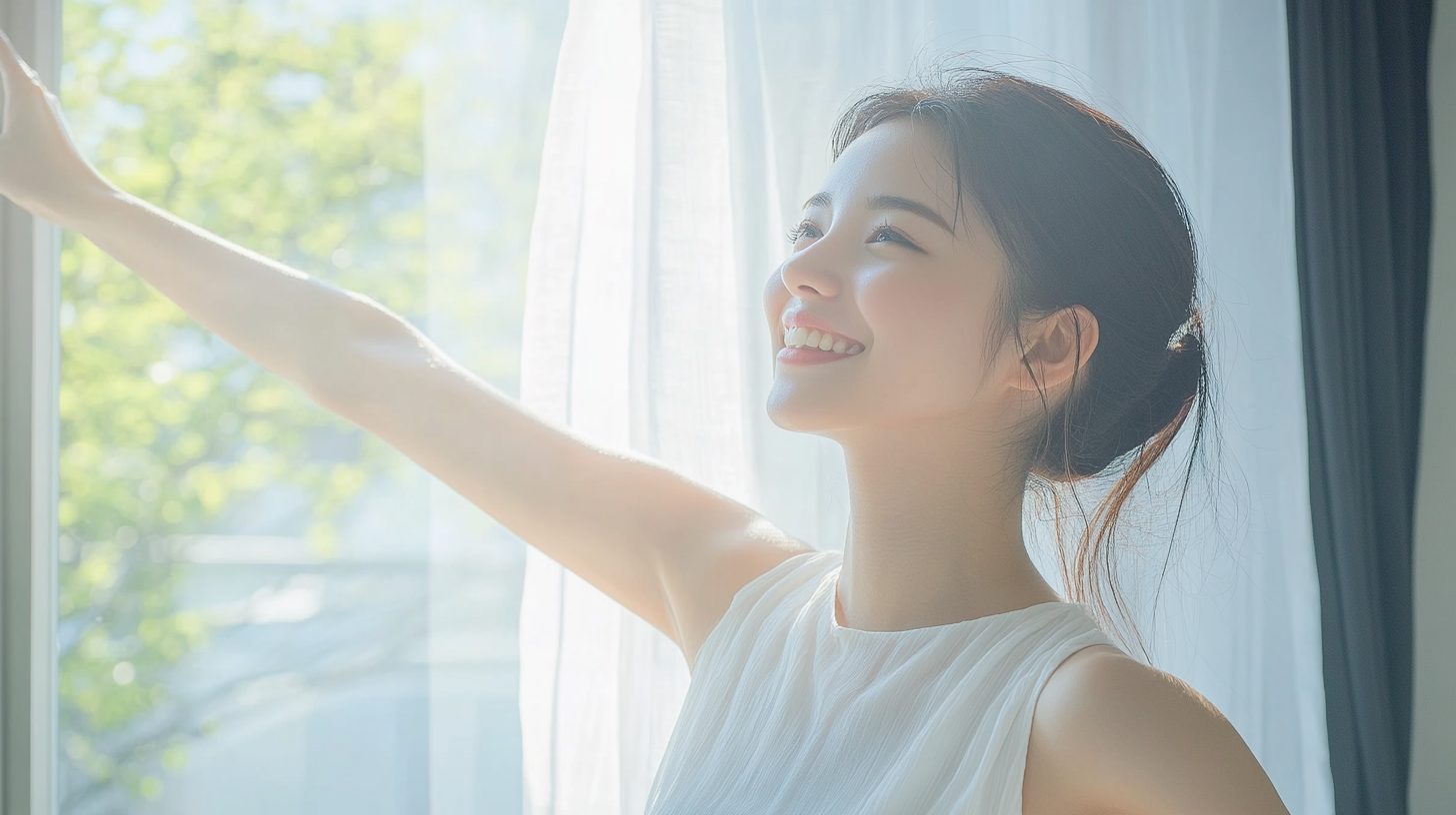 エマスリープのマットレスで爽やかに目覚めた女性